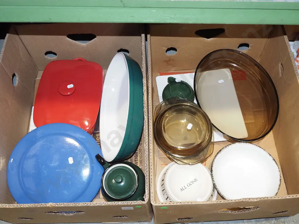 2 boxes; glass baking trays, ceramic baking trays, dog bowl etc - green dots Image 1++