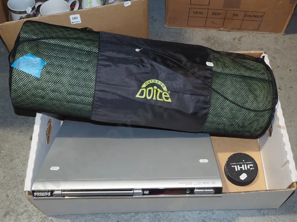 box; DVD player, ice hockey puck, camping mat Image 1++