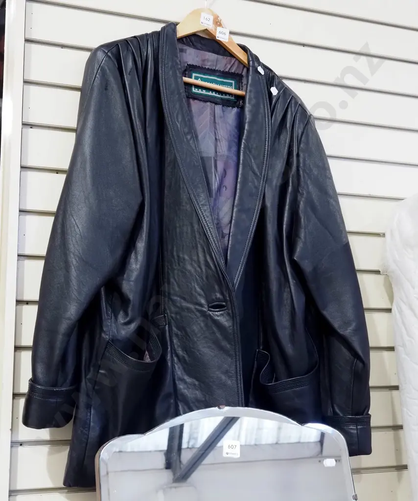 MacAlisters leather jacket - unknown size Image 1++