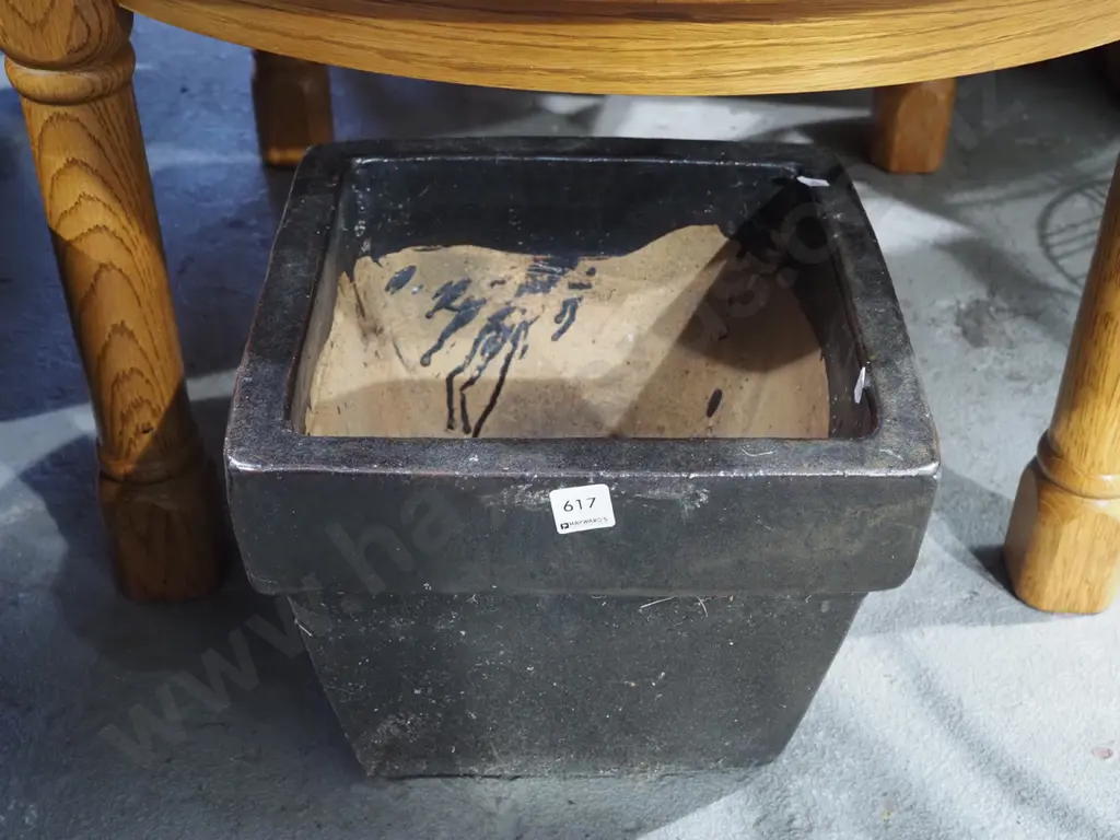 glazed garden planter H260 Image 1++