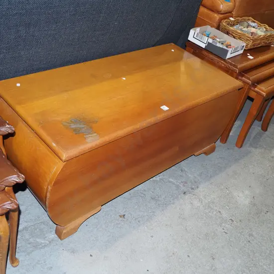 deco oak blanket box - some damage to lid
