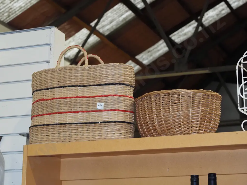 2x cane baskets Image 1++