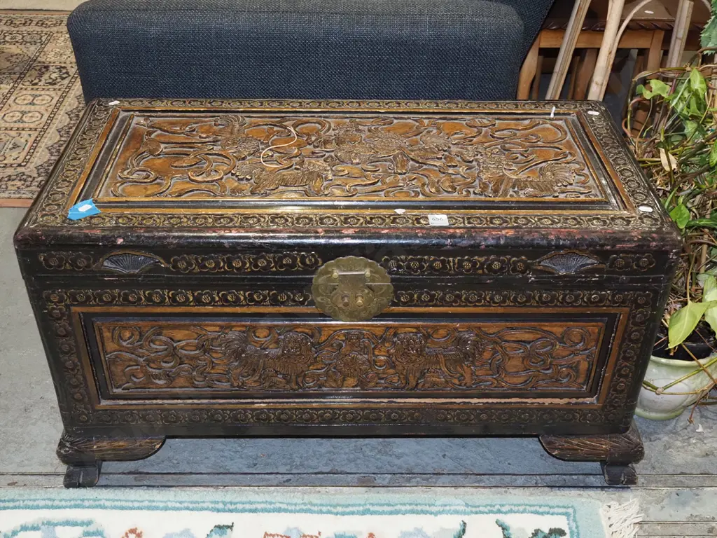 heavily carved camphorwood chest H480 W870 D430 Image 1++