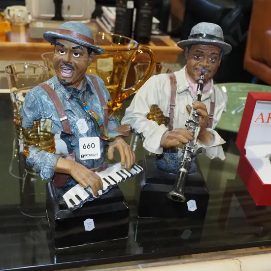 2x composite figurines - musicians H260