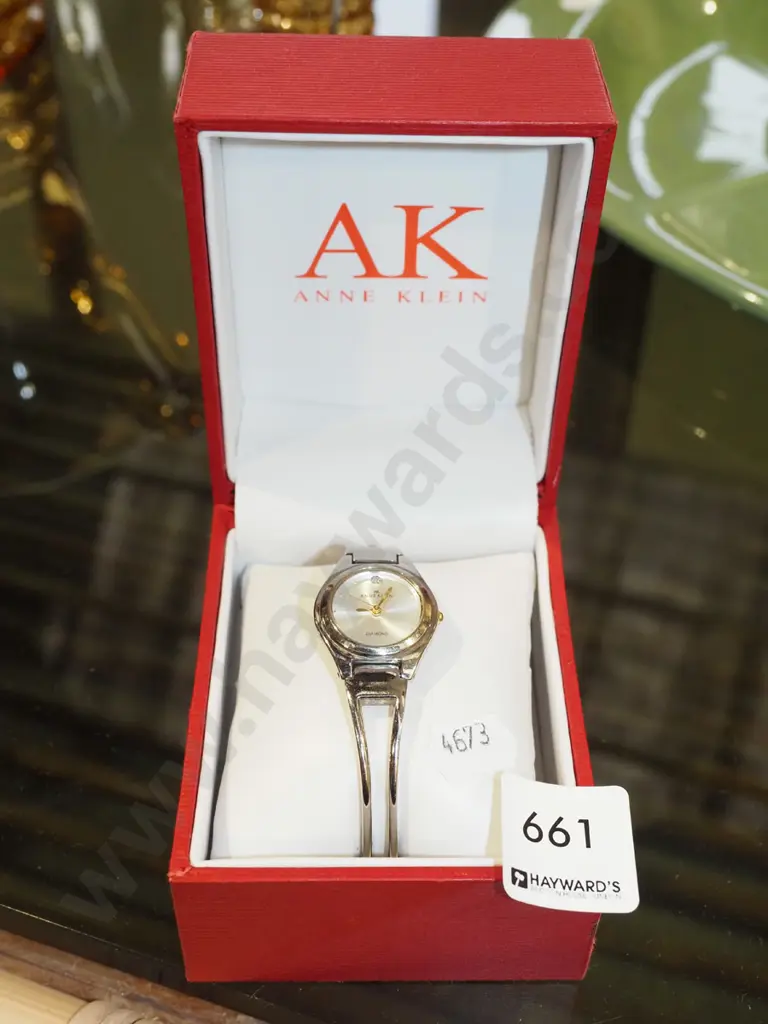 wristwatch in case Image 1++