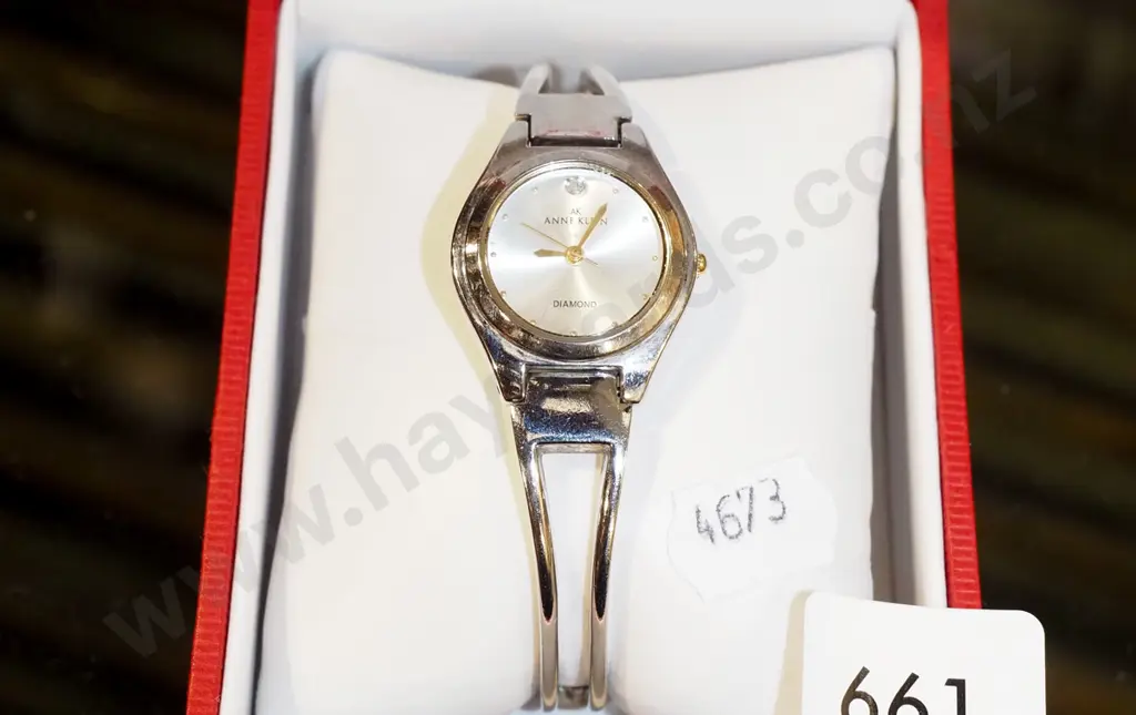 wristwatch in case Image 1++