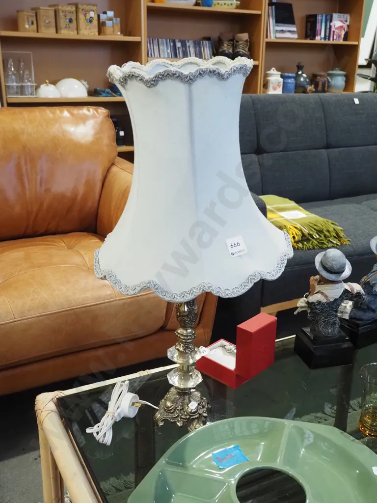 brass and glass based table lamp H580 Image 1++