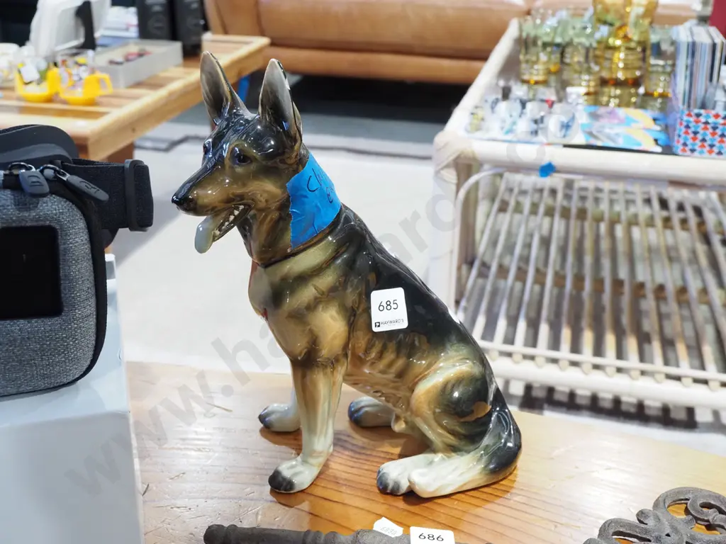 alsatian dog figurine - chip to ear, repair to leg H270 Image 1++