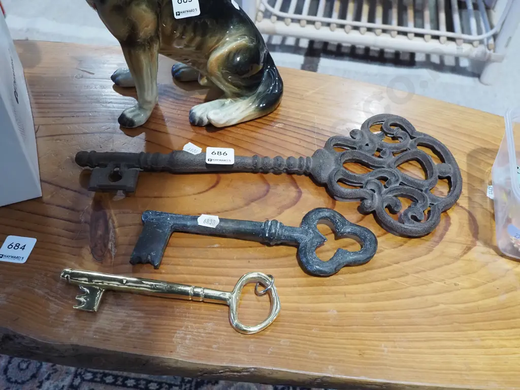 3x large decorative keys Longest L350 Image 1++