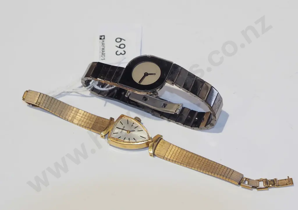 2 ladies wristwatches Image 1++