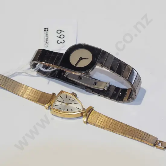 2 ladies wristwatches