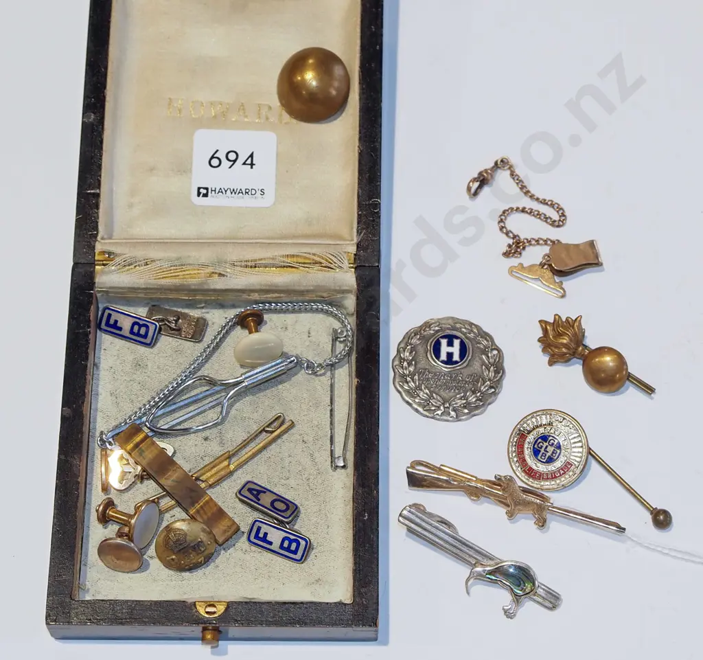 wooden box; badges, cufflinks, tie pins etc Image 1++