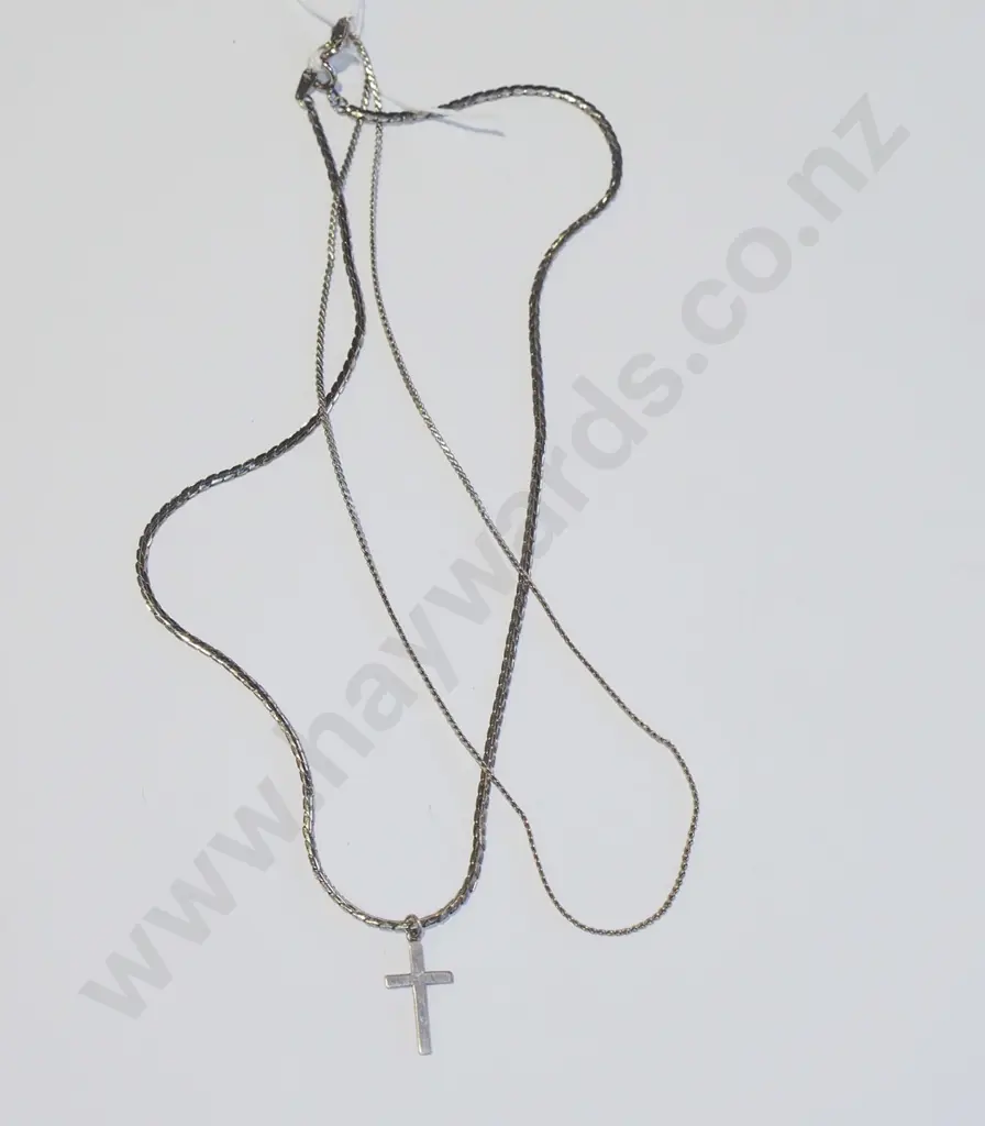 2x silver plated necklaces Image 1++