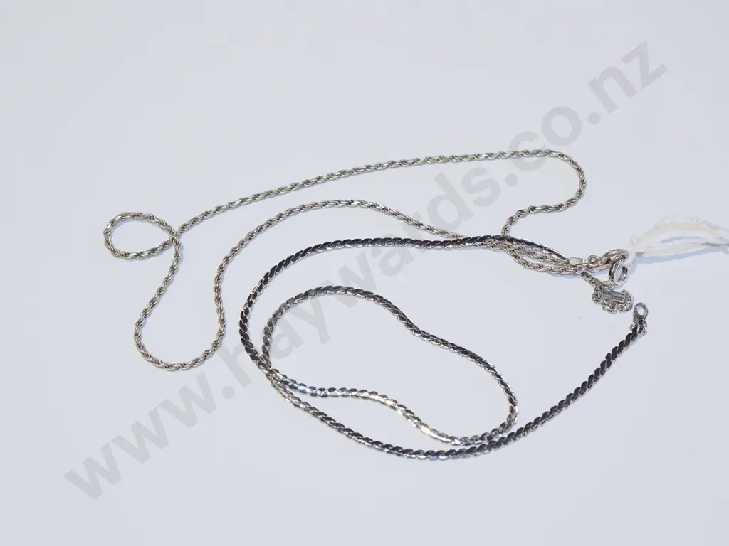 2x silver costume necklaces Image 1++
