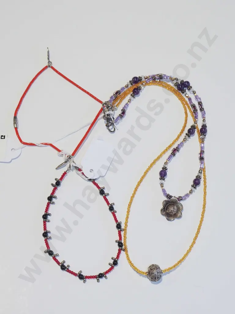2x beaded necklaces & 2x braclets Image 1++