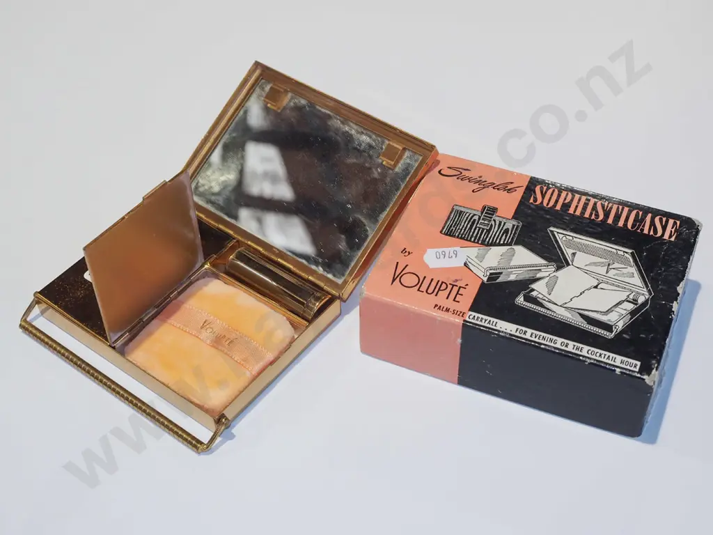 retro Swinglok palm sized carry-all "for evening or the cocktail hour" Image 1++