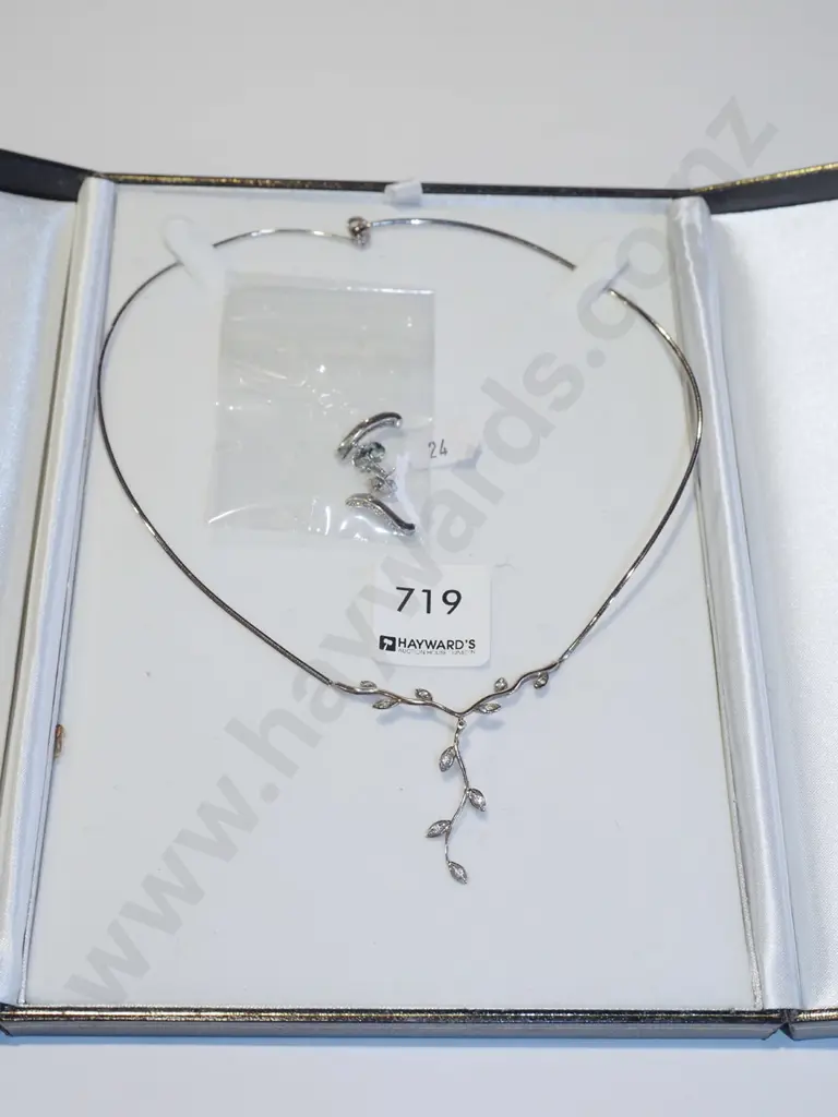cased sterling silver necklace & drop earring set Image 1++