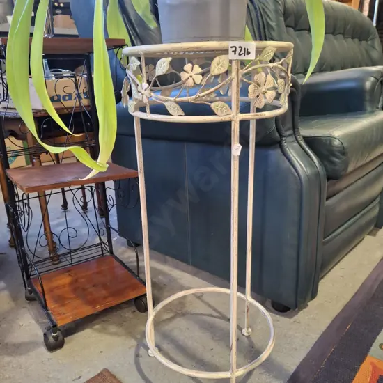 cream metal plant stand H650