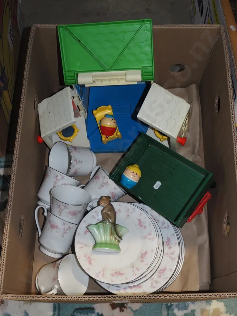 box; chinese cups, saucers, plates, children's toys etc Image 1++