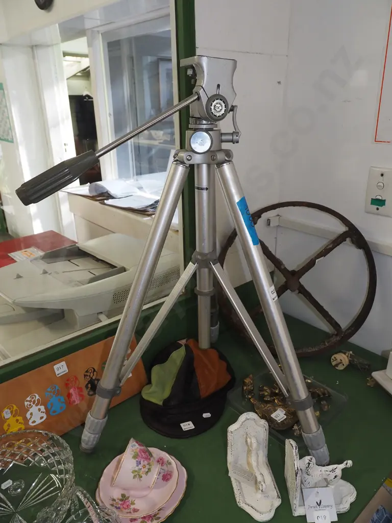 Japanese camera tripod Image 1++