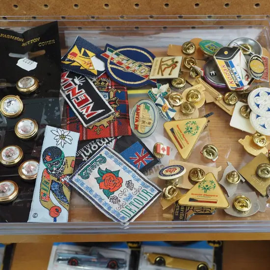 tray; badges, buttons