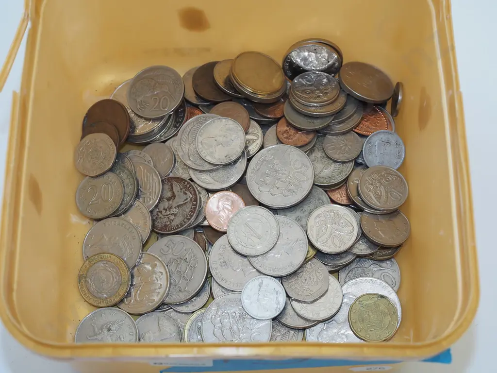 1kg tub of coins Image 1++