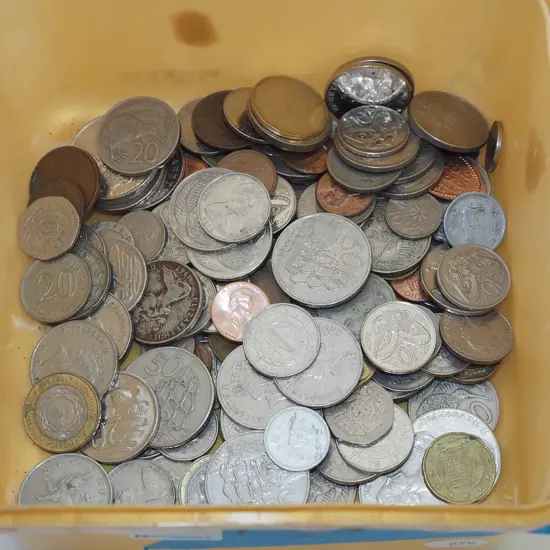 1kg tub of coins