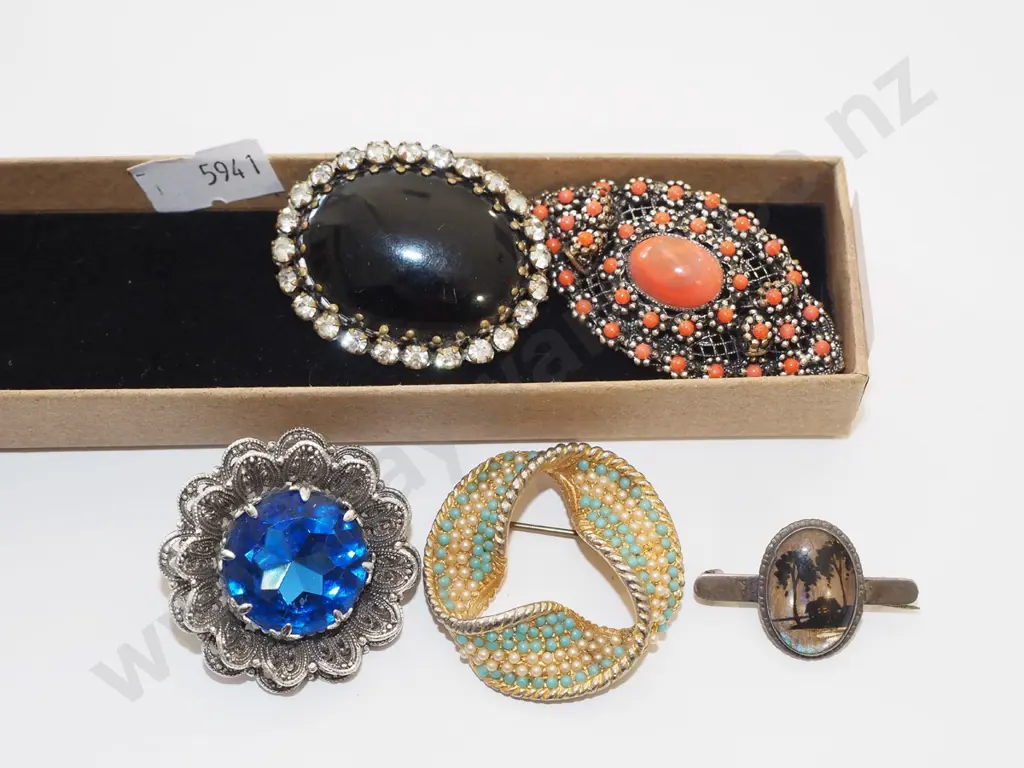 5x brooches Image 1++
