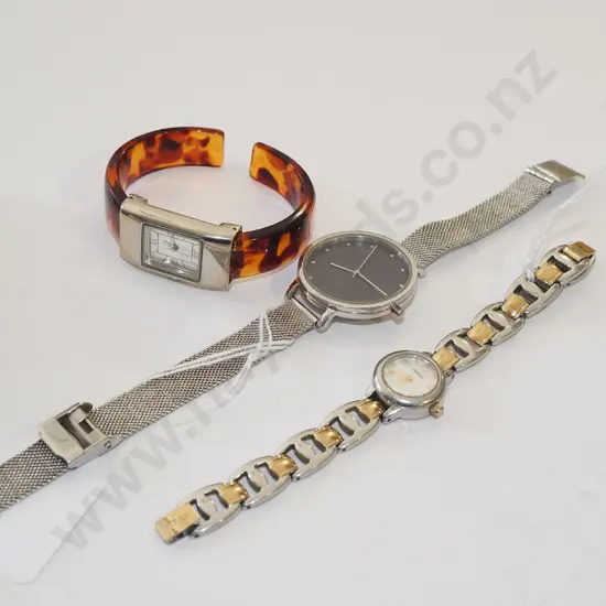 box of 3x wristwatches