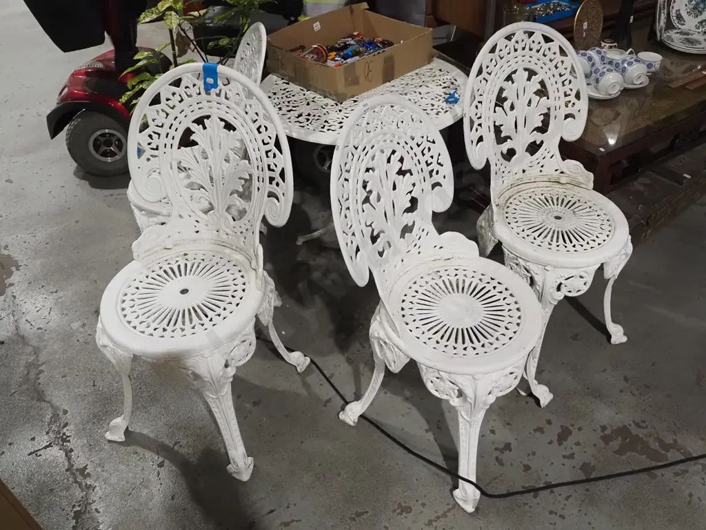 cast alloy patio table and 4 matching chairs Image 1++