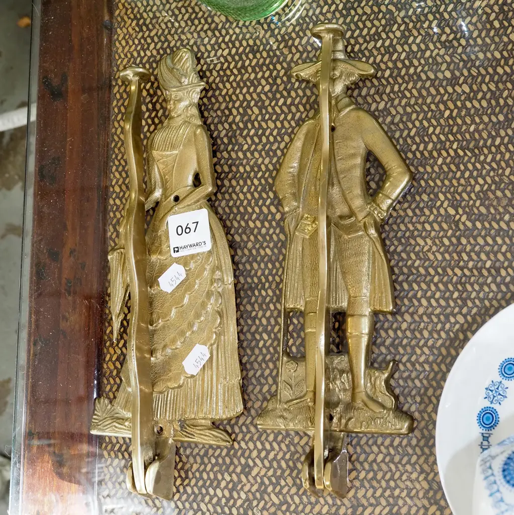 2x cast brass wall mounted coat hooks Image 1++