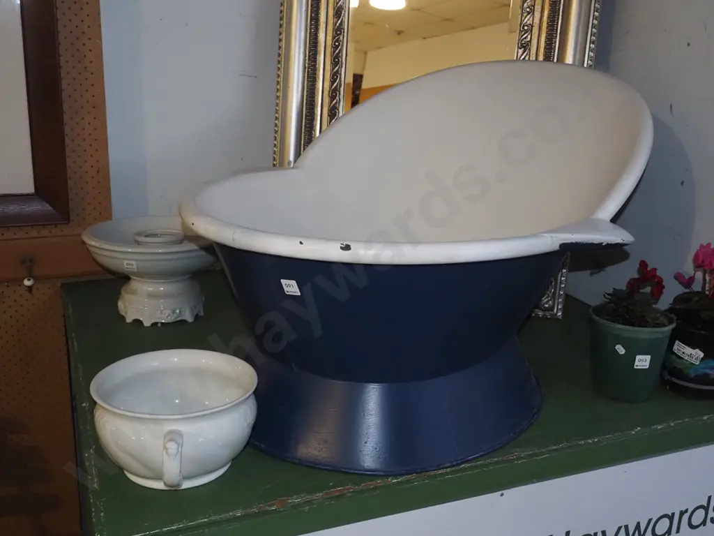 vintage tin bath and chamber pot L930 Image 1++