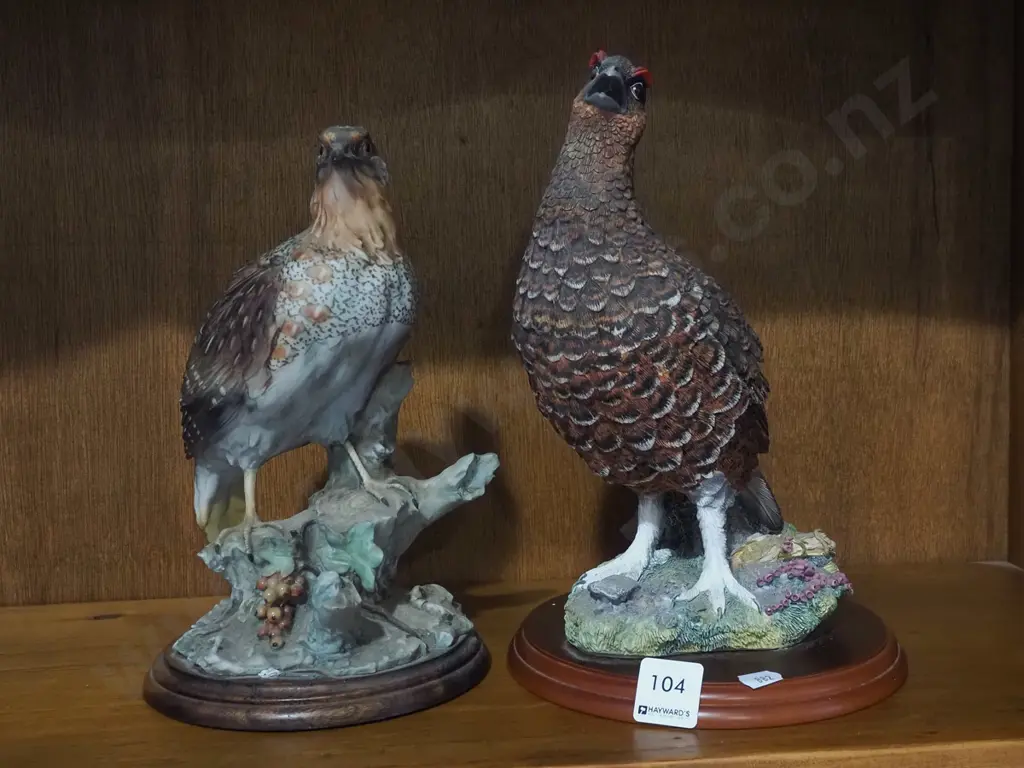 2x composite bird figurines Tallest H260 Image 1++