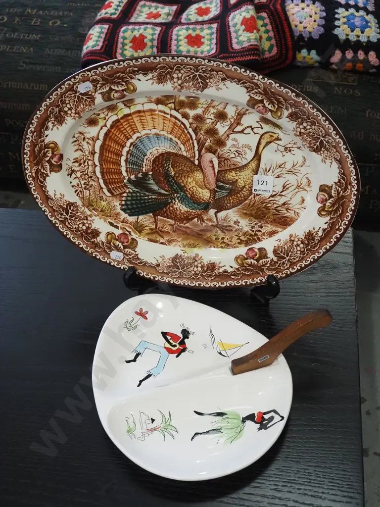 turkey ashet, wooden handled Japanese mid century serving dish Image 1++