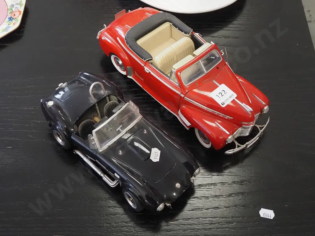 diecast model of a Chevrolet, diecast model of a Shelby Cobra Image 1++