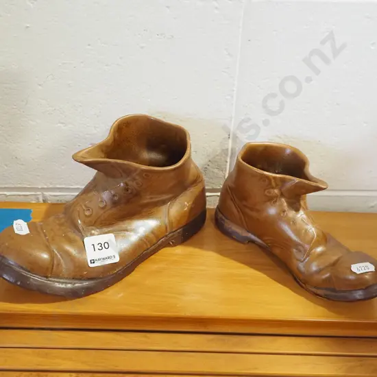 2x Temuka Pottery boots