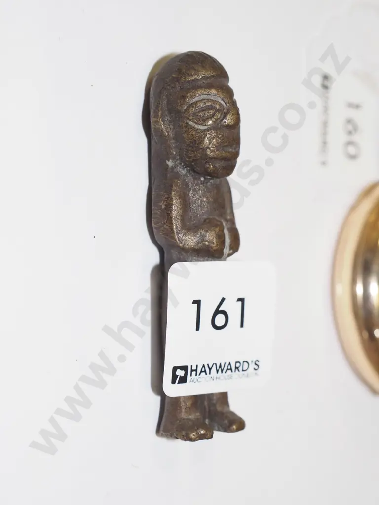 small cast metal figurine Image 1++