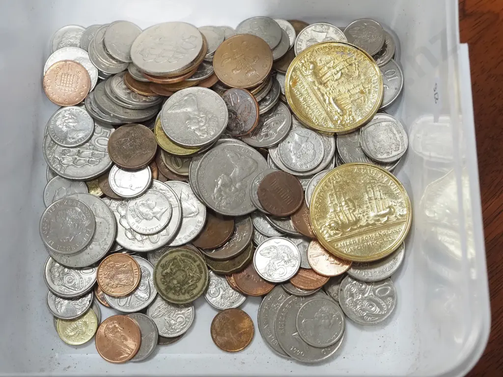 1kg tub of coins Image 1++