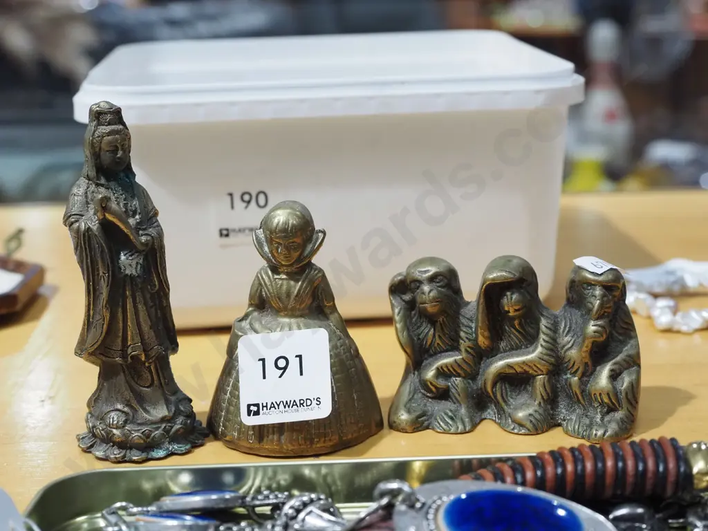 brass ware; monkeys, bell, figurine Image 1++