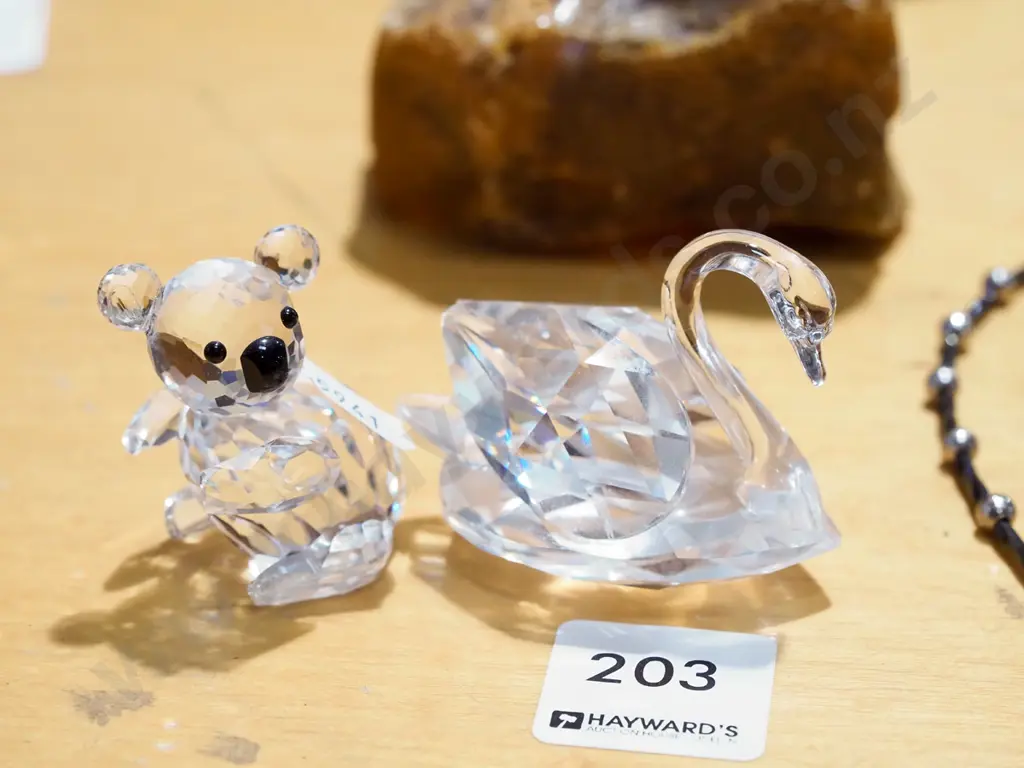 Swarovski crystal swan and teddy bear Swan H45mm Image 1++