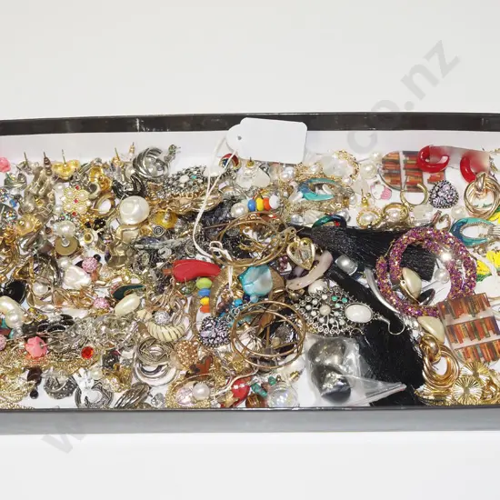 tray of costume jewellery
