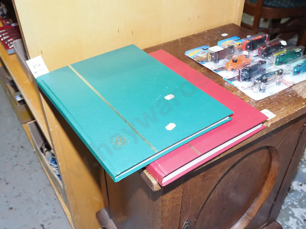 2x stamp albums Image 1++