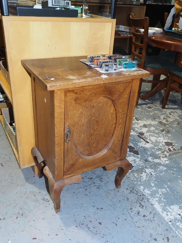 restorer's oak cab leg pot cupboard Image 1++
