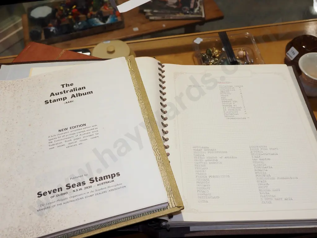 4x stamp albums Image 1++