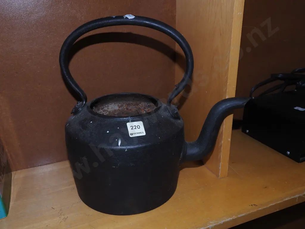 cast iron kettle Image 1++