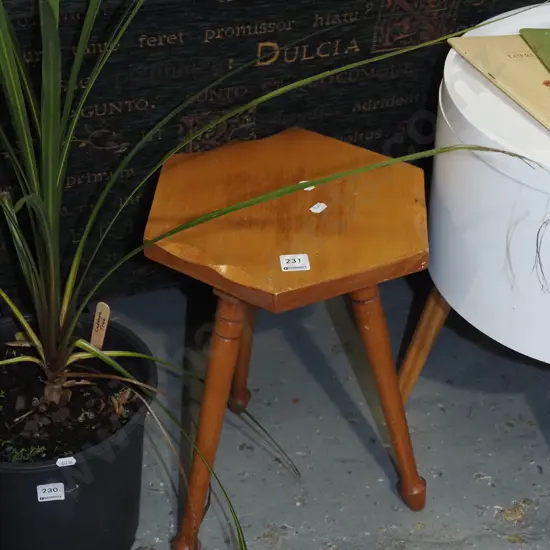 small wooden jardiniere stand H400