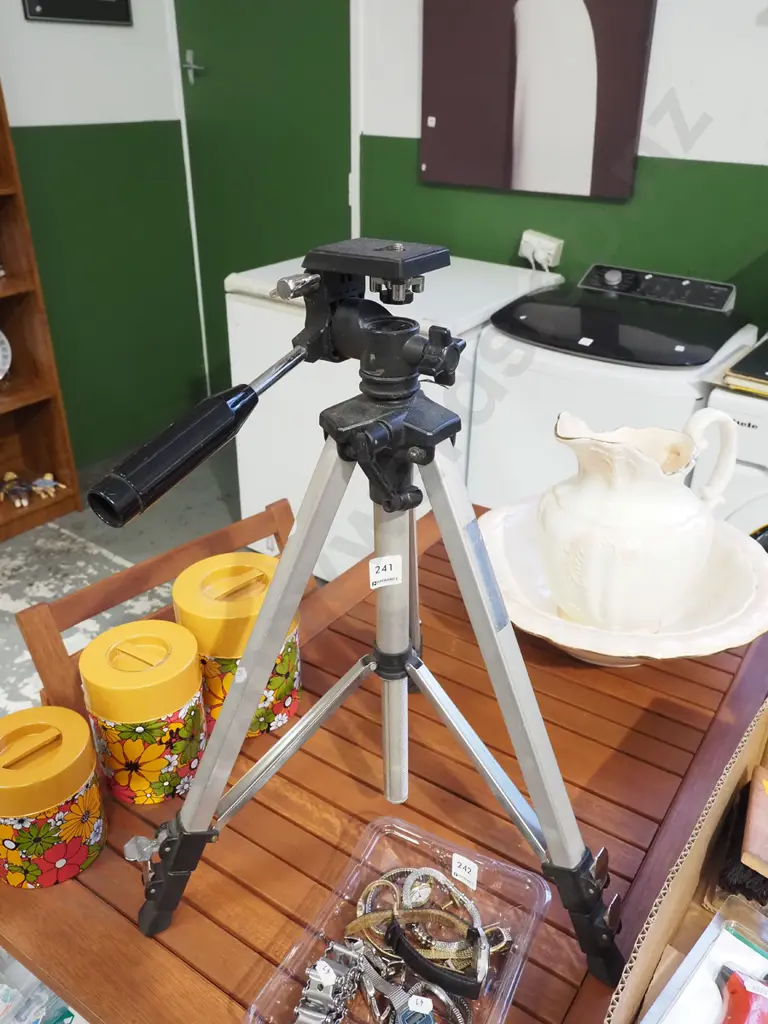 camera tripod Image 1++