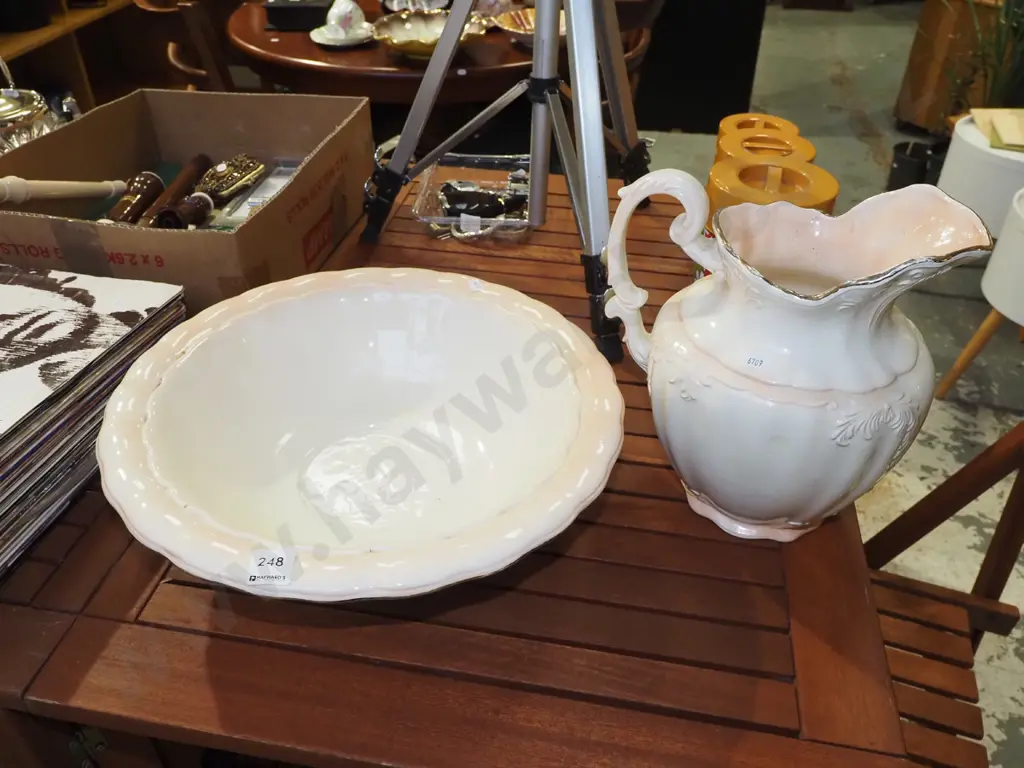 wash jug, bowl Image 1++
