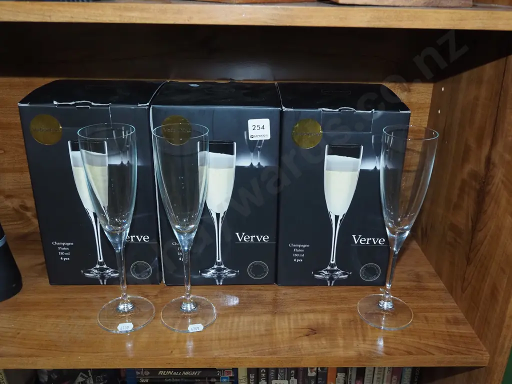 3x boxes of 4 champagne flutes Image 1++