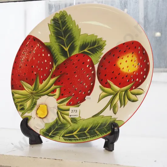 Maxwell Williams strawberries plate Diam360